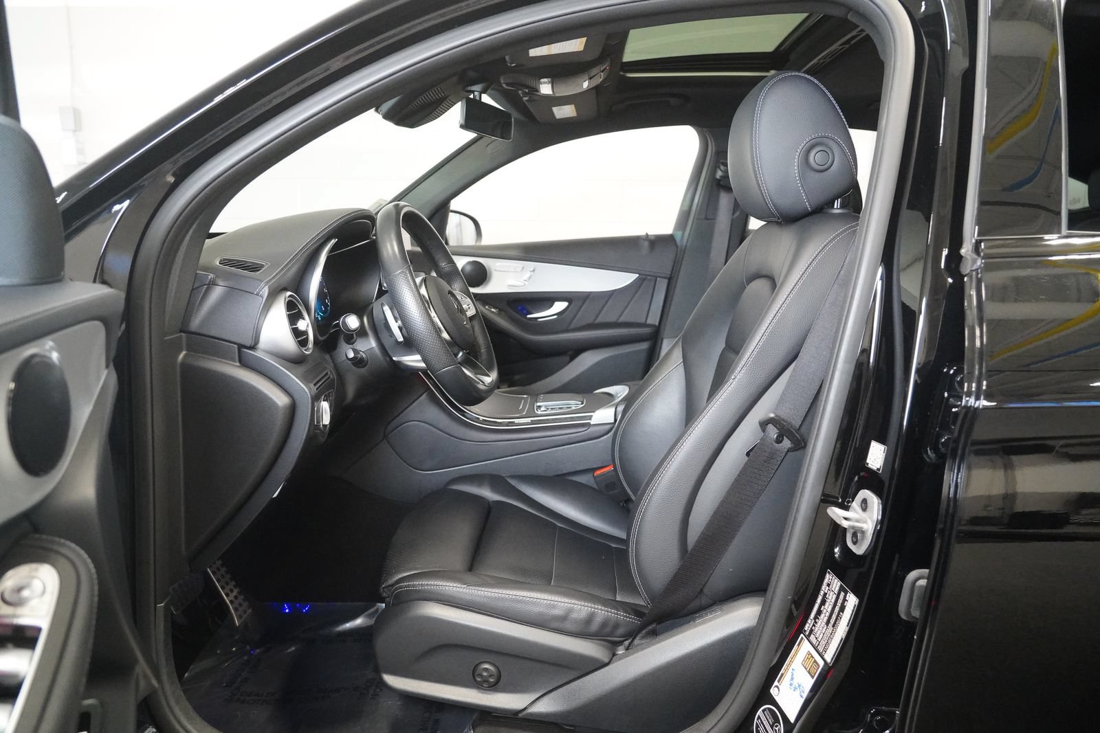 Used 2022 Mercedes-Benz GLC 300 4MATIC Coupe image 11