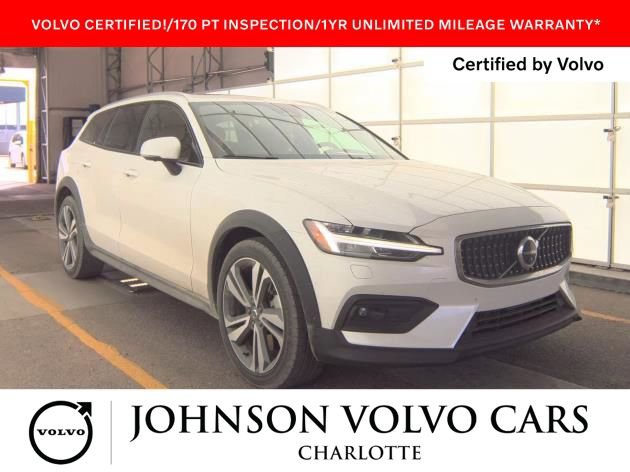 Used 2025 Volvo V60 B5 Cross Country Plus image 1
