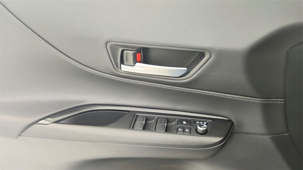 Used 2021 Toyota Venza LE image 23