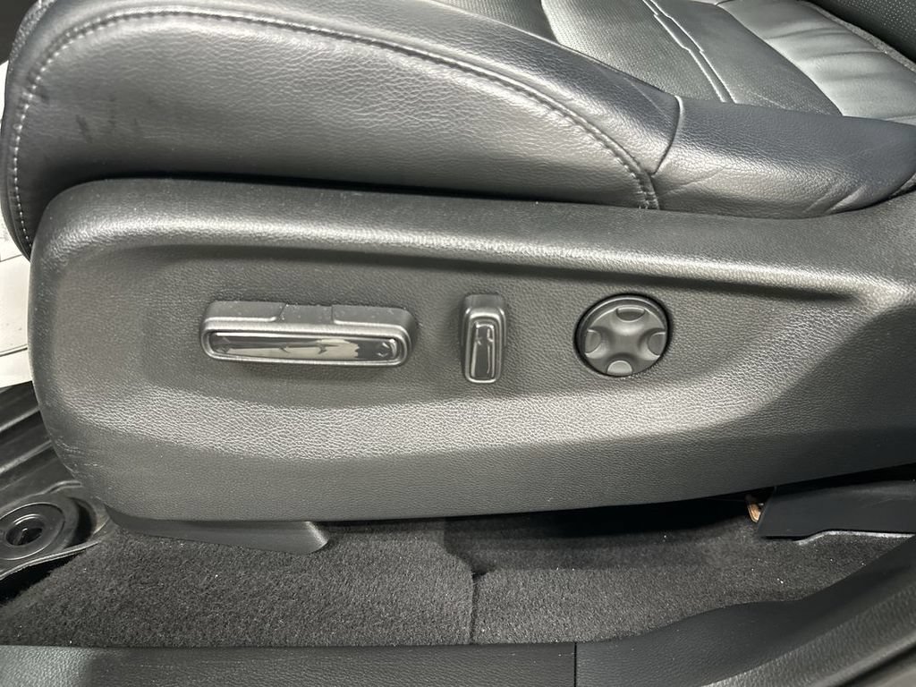 Used 2018 Honda CR-V Touring image 10