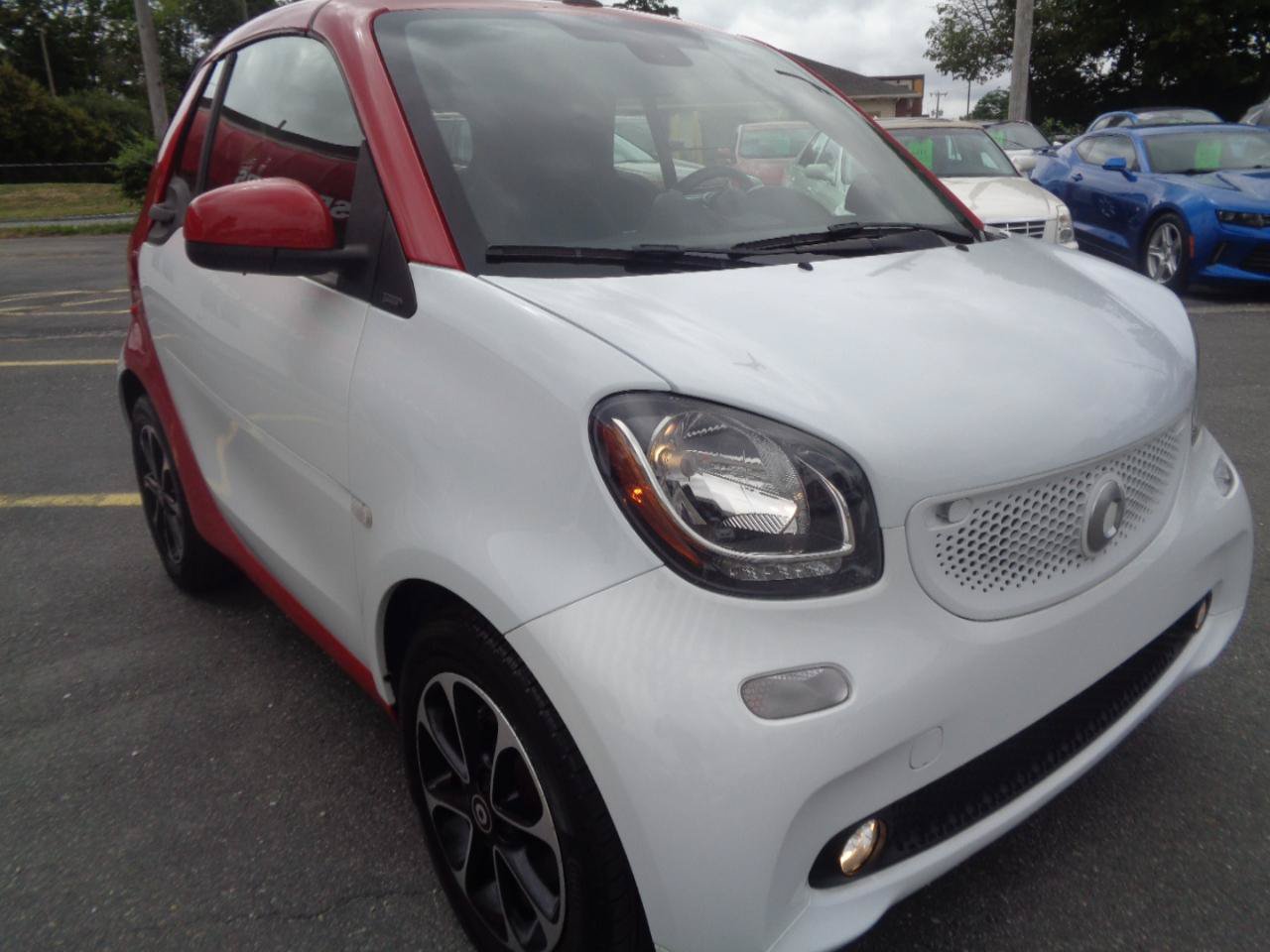 Used 2017 smart fortwo passion RWD image 16