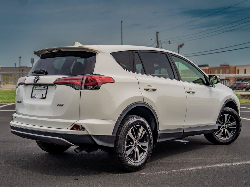 Used 2018 Toyota RAV4 XLE FWD image 8
