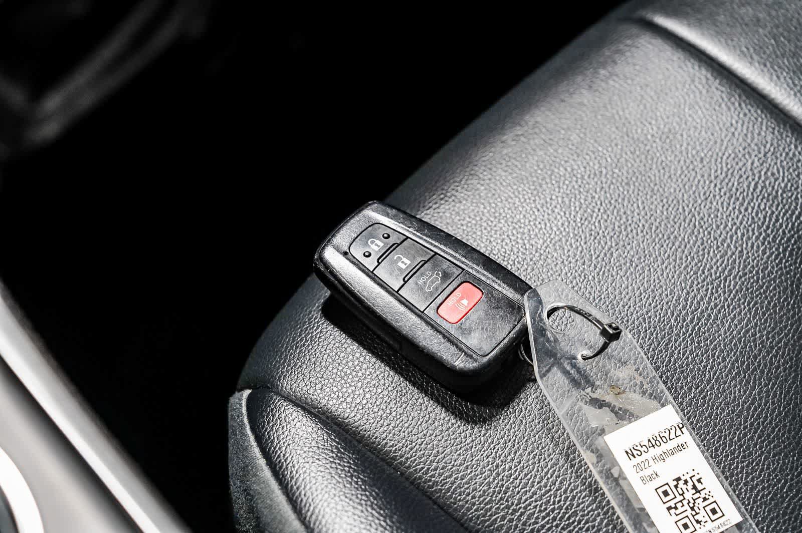 Used 2022 Toyota Highlander XLE FWD image 29