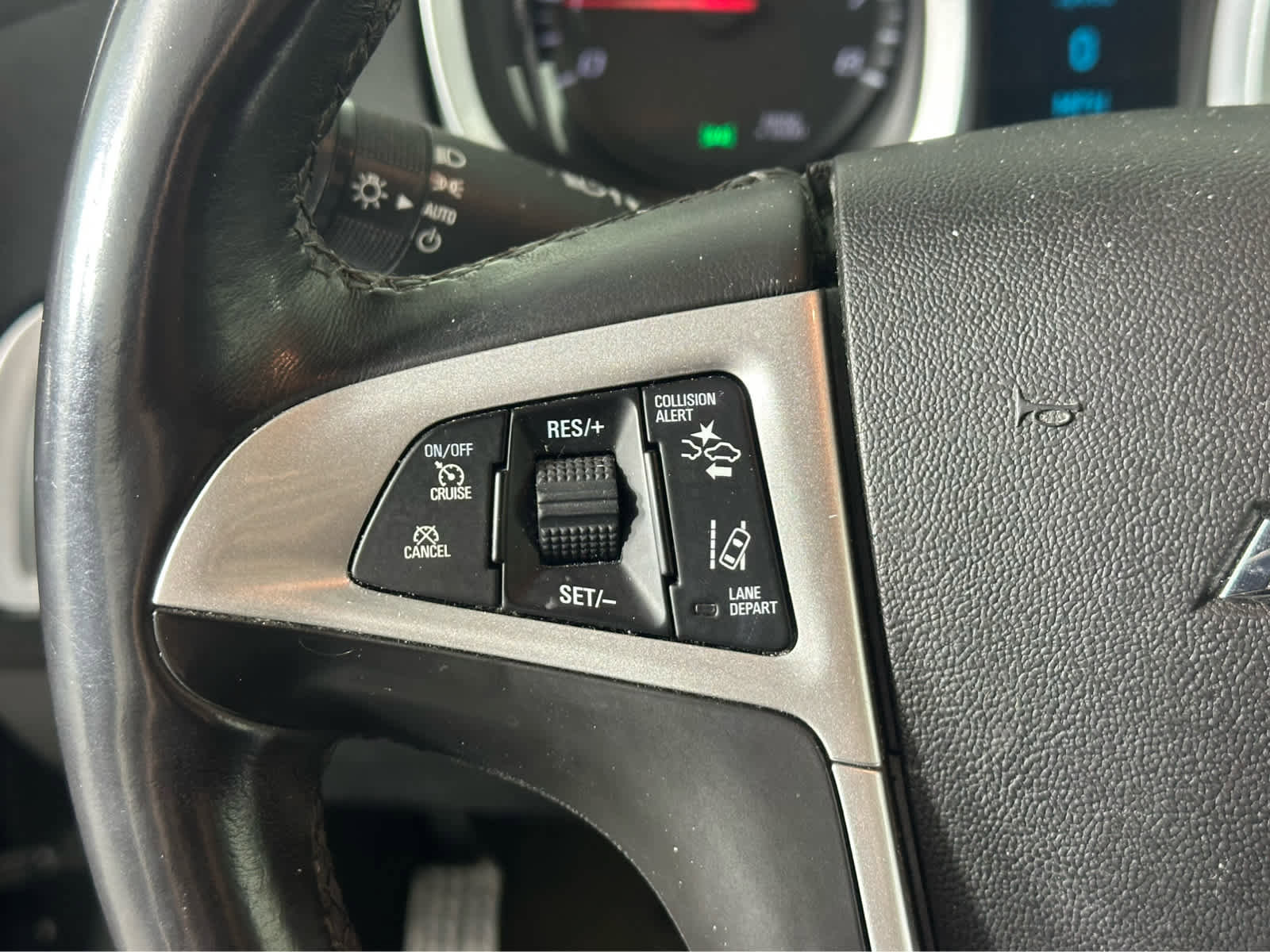 Used 2017 Chevrolet Equinox LT w/ Driver Confidence Package II image 17