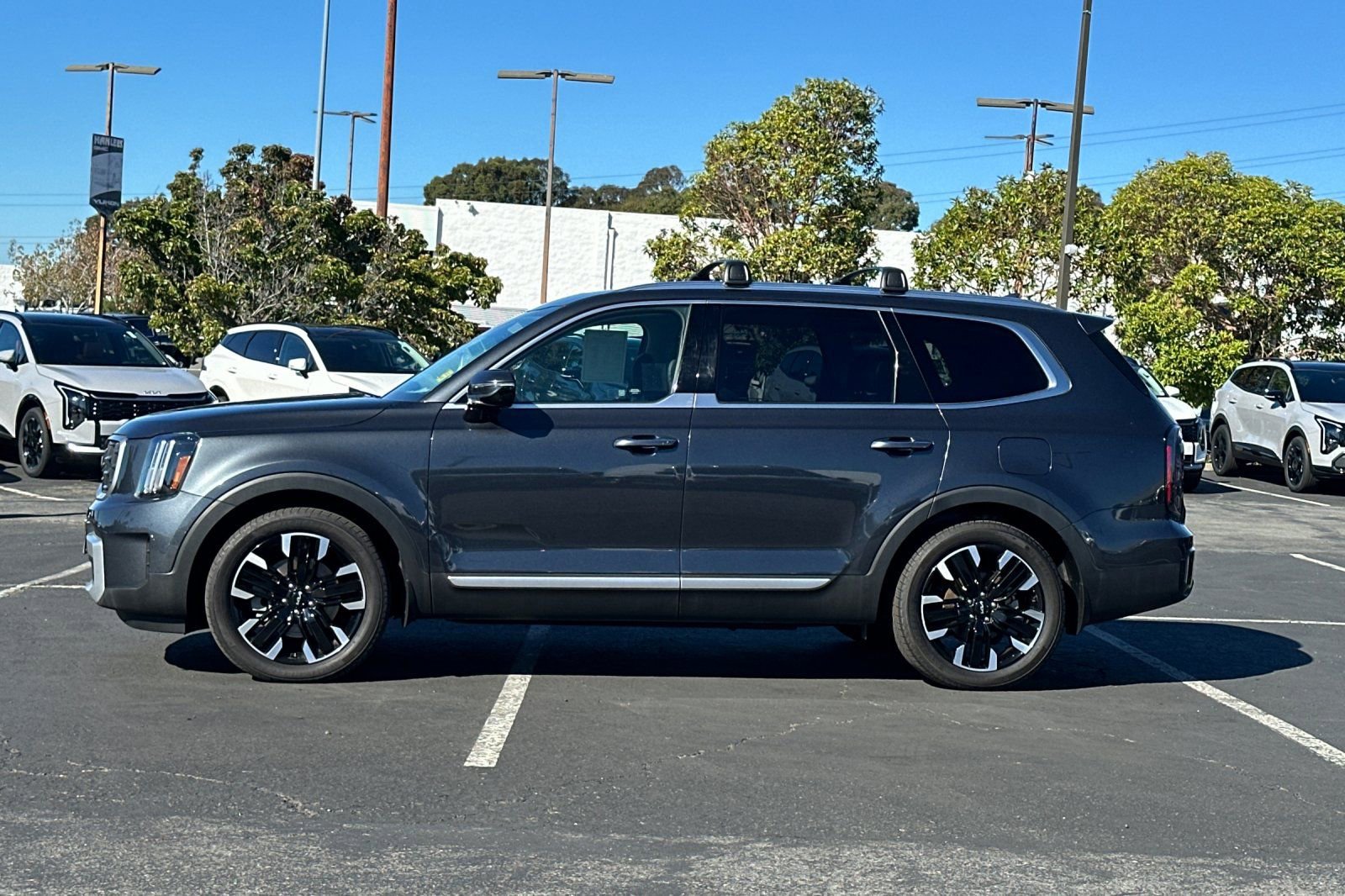 Certified 2024 Kia Telluride SX Prestige w/ Towing Package image 10
