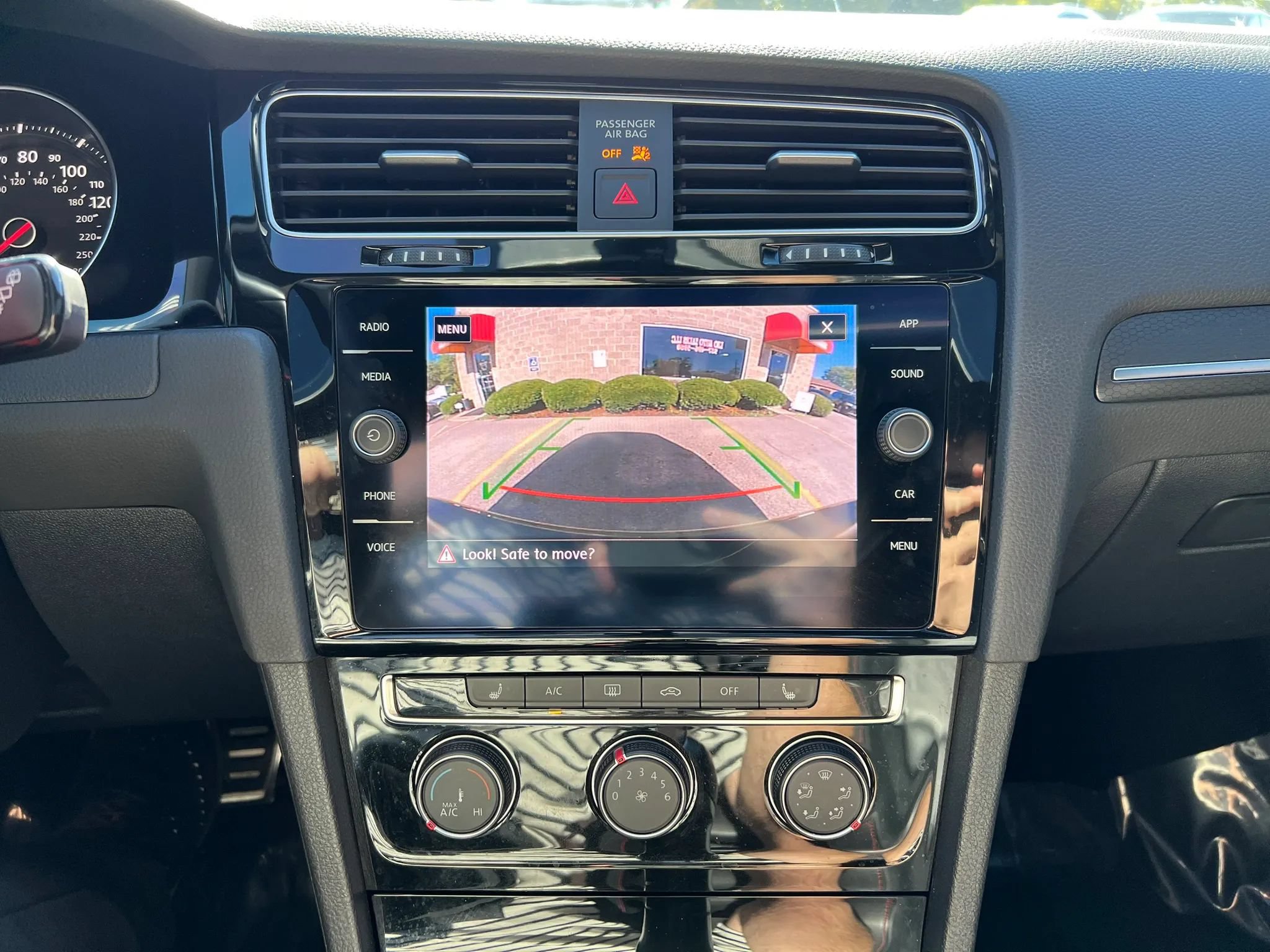 Used 2019 Volkswagen GTI SE FWD image 17