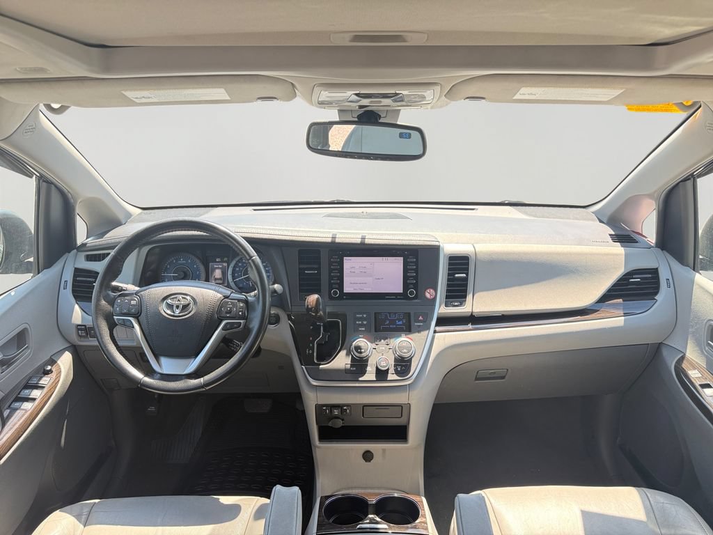 Used 2020 Toyota Sienna XLE FWD image 12