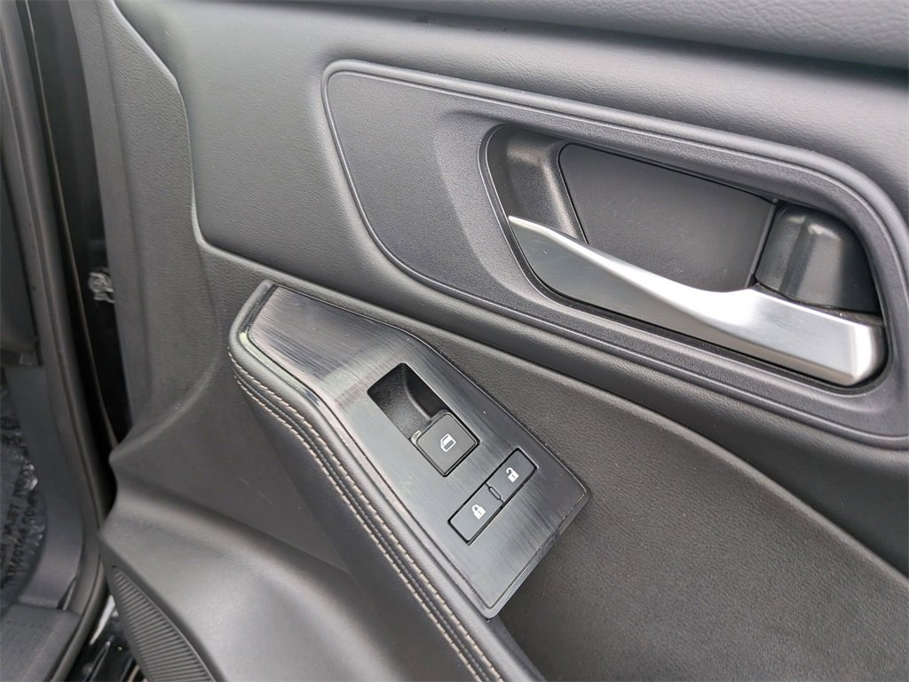 Used 2024 Nissan Rogue SV image 35