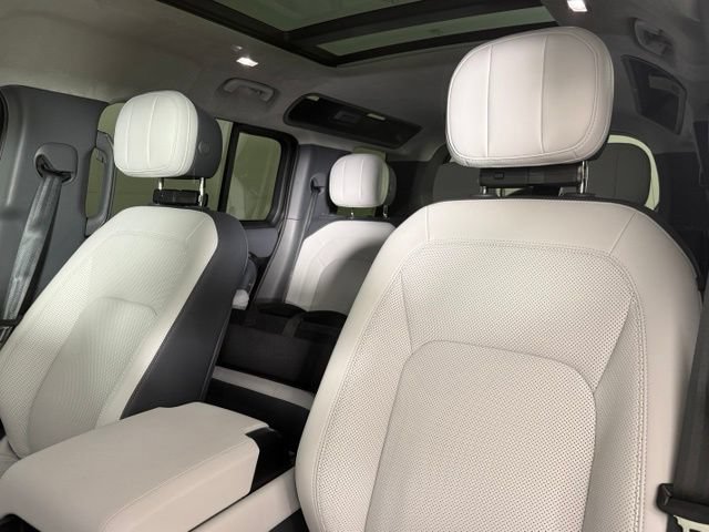 Used 2025 Land Rover Defender 110 X AWD/4WD image 15