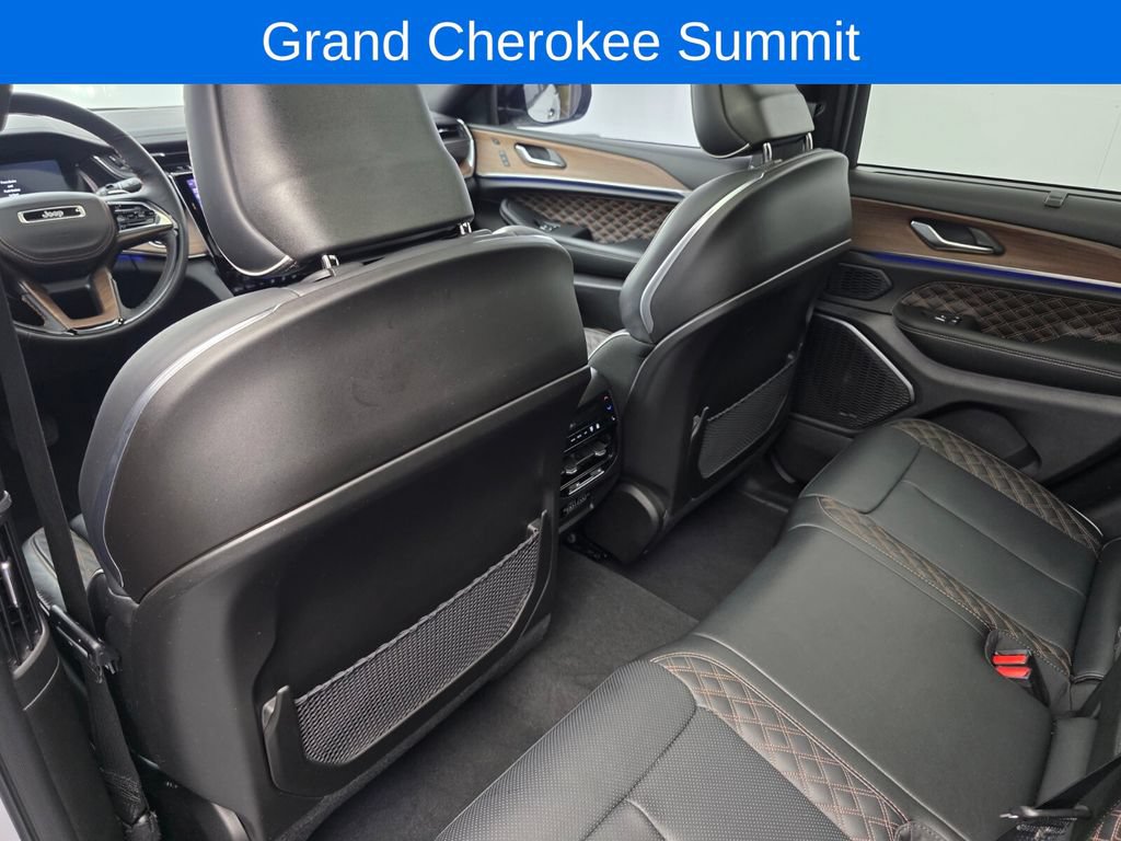 Used 2025 Jeep Grand Cherokee Summit w/ Obsidian Package AWD/4WD image 14