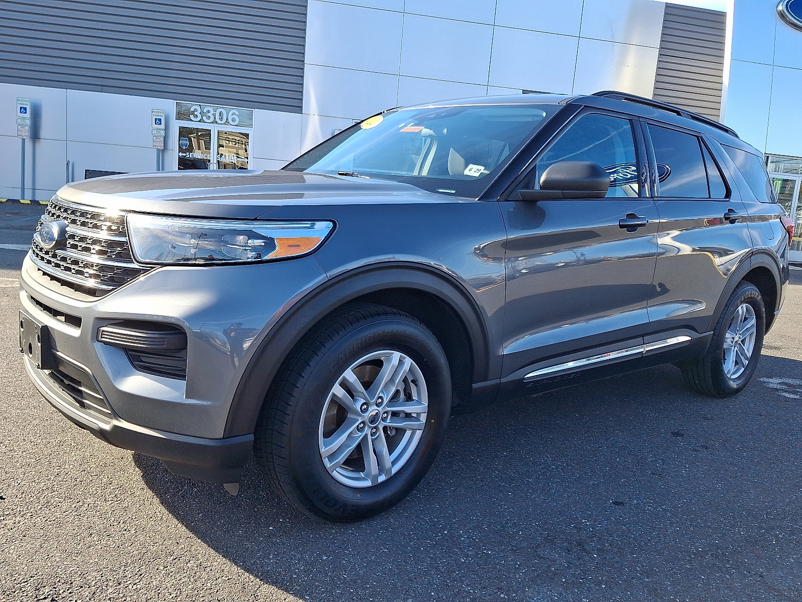 Certified 2024 Ford Explorer XLT AWD/4WD image 5