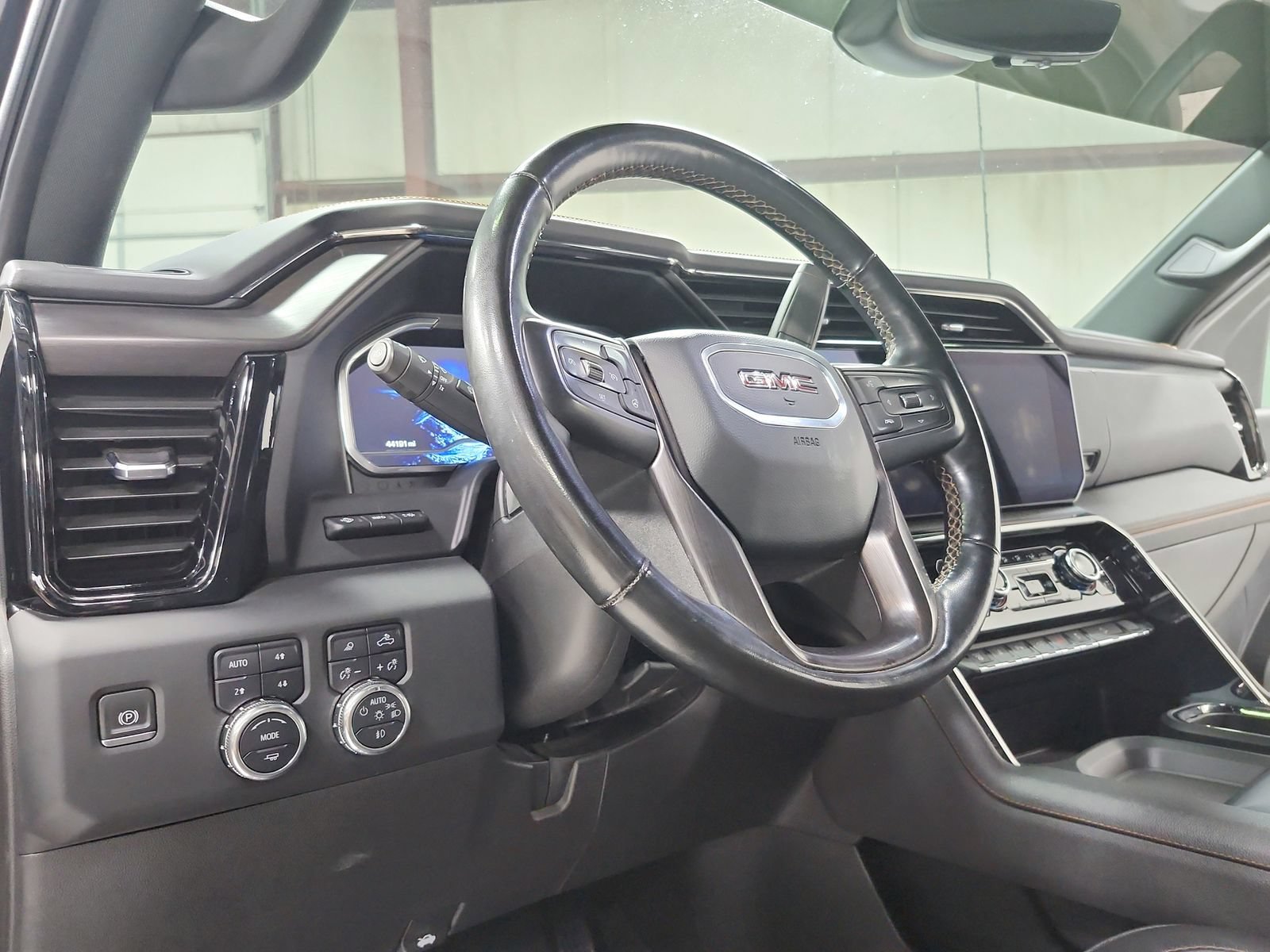 Used 2024 GMC Sierra 2500 AT4 w/ AT4 Premium Plus Package AWD/4WD image 18