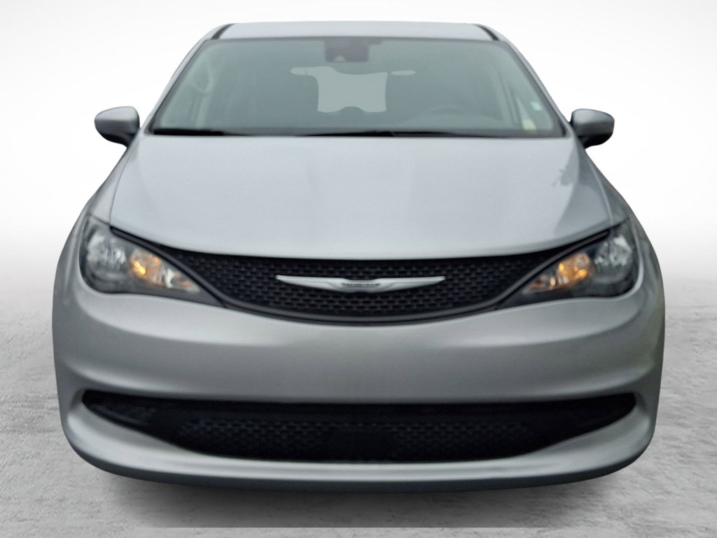 Certified 2023 Chrysler Voyager LX image 2