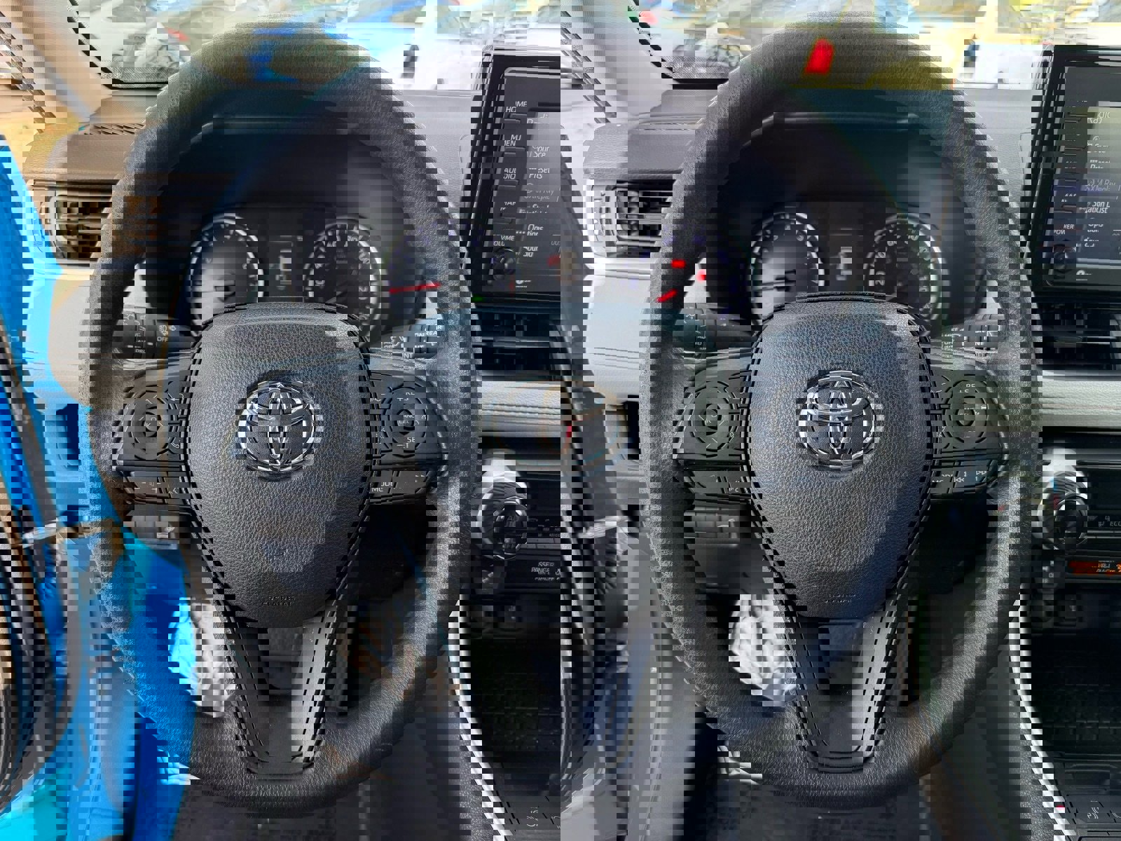 Used 2020 Toyota RAV4 XLE image 17