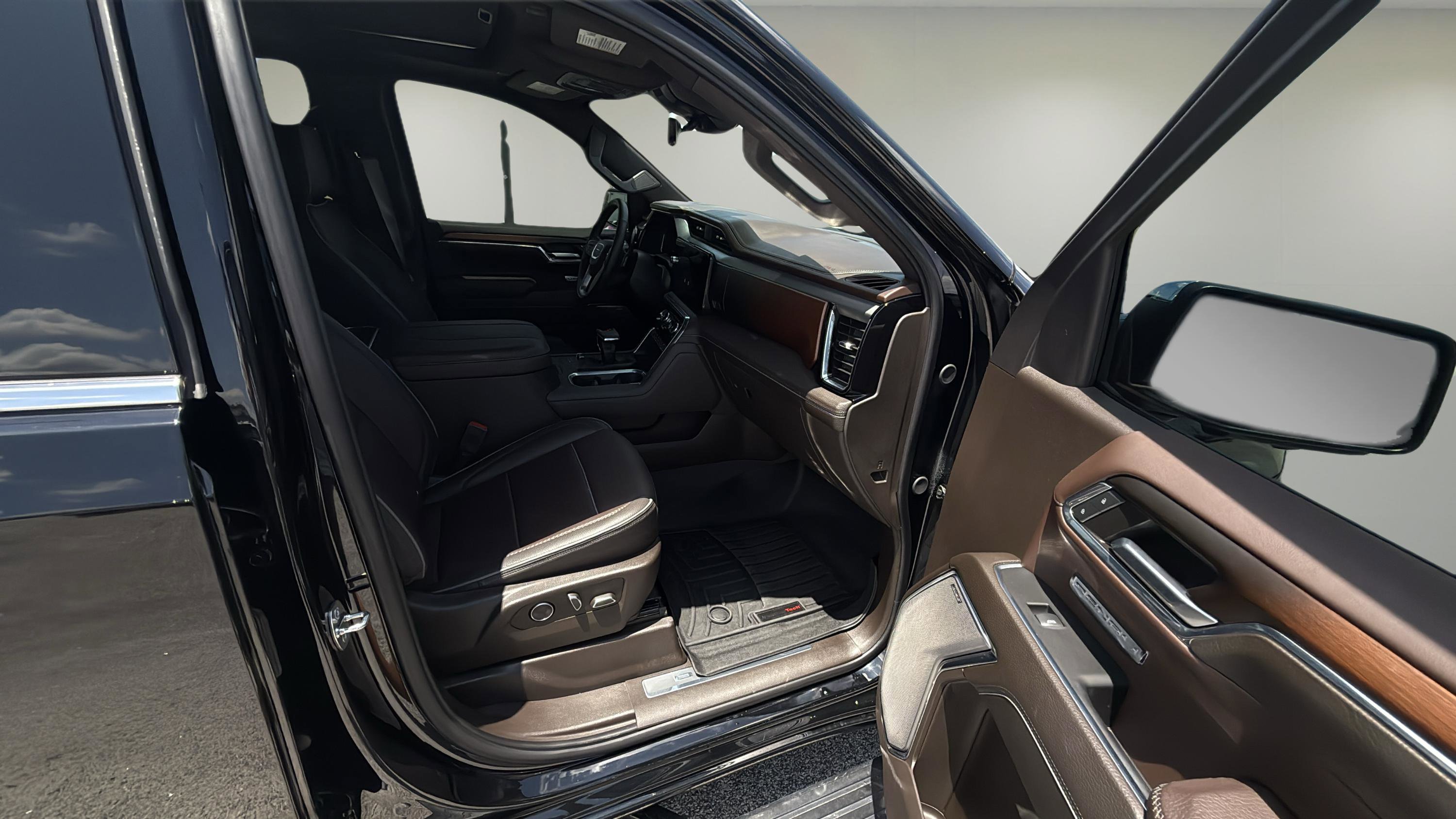 Used 2024 GMC Sierra 1500 Denali w/ Denali Reserve Package image 13