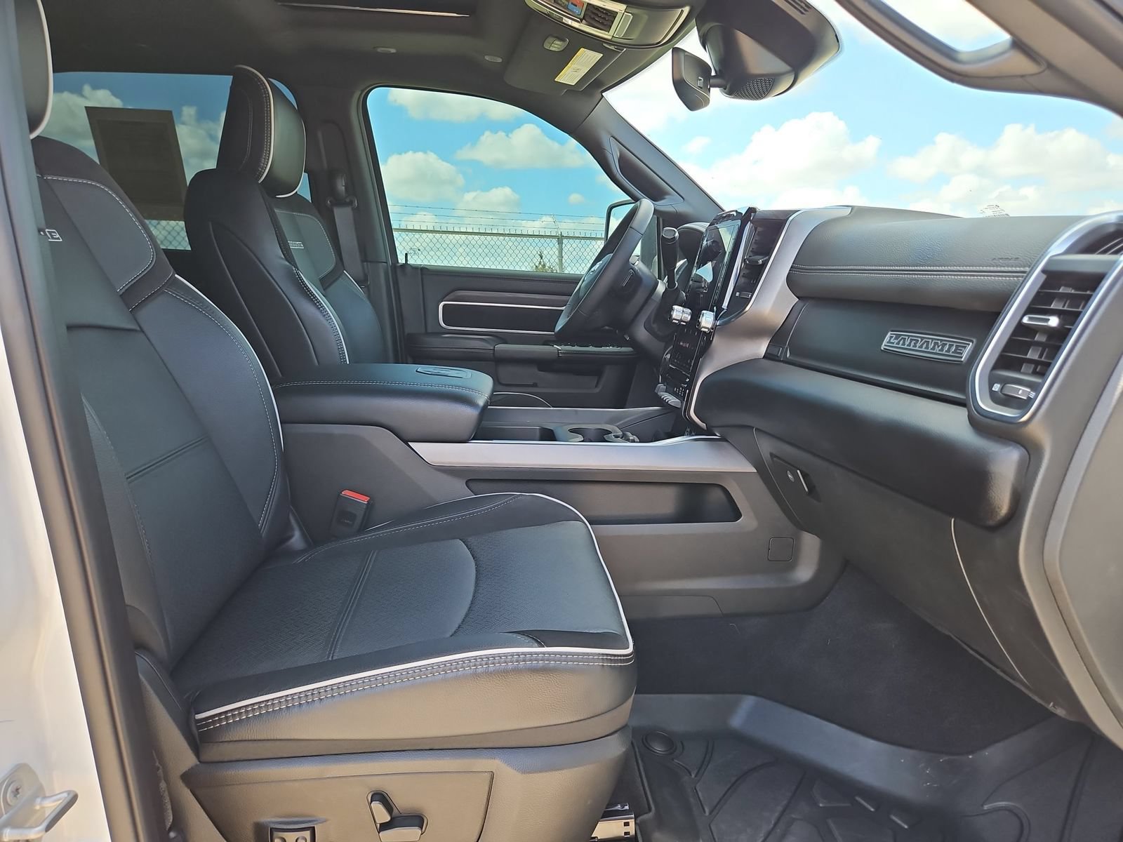Used 2026 RAM 2500 Laramie AWD/4WD image 23