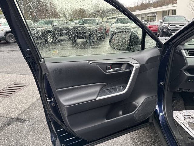 Used 2021 Toyota RAV4 XLE w/ Convenience Package AWD/4WD image 14