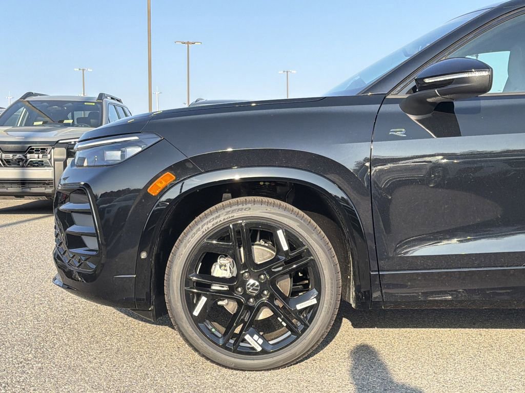 New 2026 Volkswagen Tiguan SE R-Line image 9
