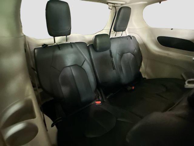 Used 2020 Chrysler Pacifica Touring-L FWD image 26