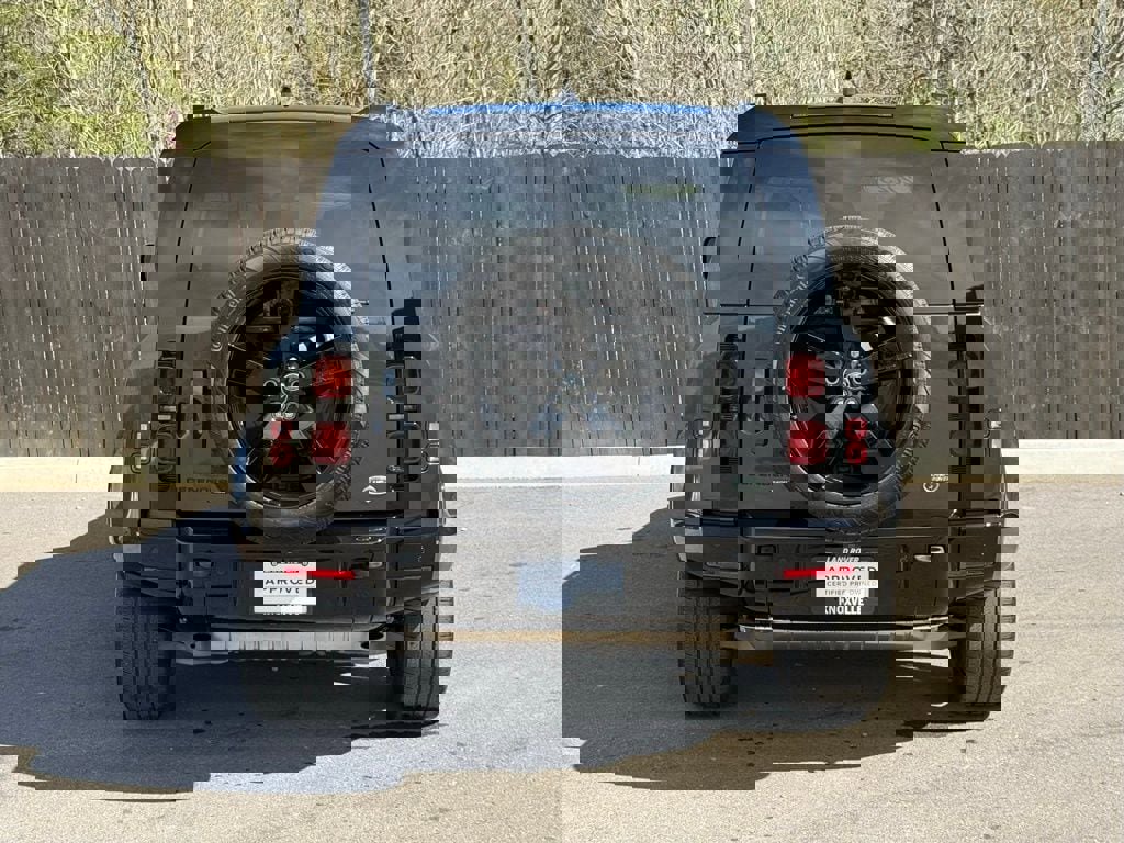 Certified 2023 Land Rover Defender 110 X-Dynamic SE image 4