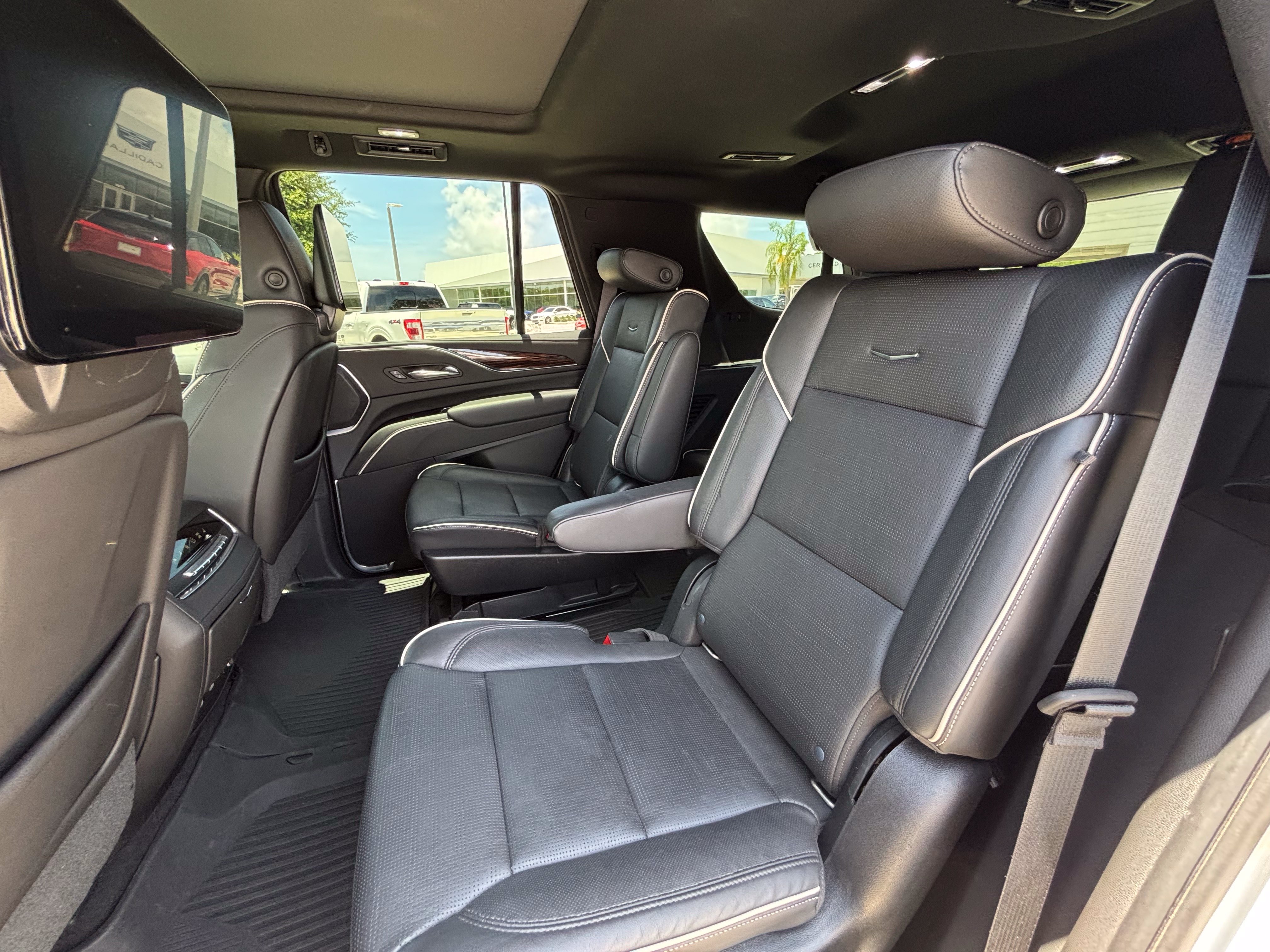 Used 2021 Cadillac Escalade Premium Luxury w/ LPO, Radiant Package AWD/4WD image 30