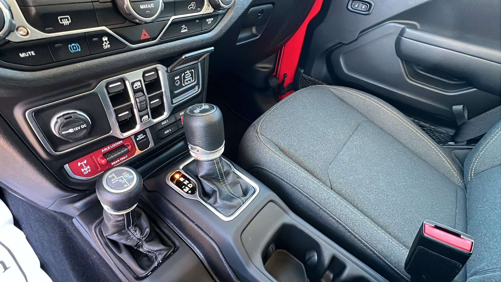 Used 2025 Jeep Wrangler Willys image 30