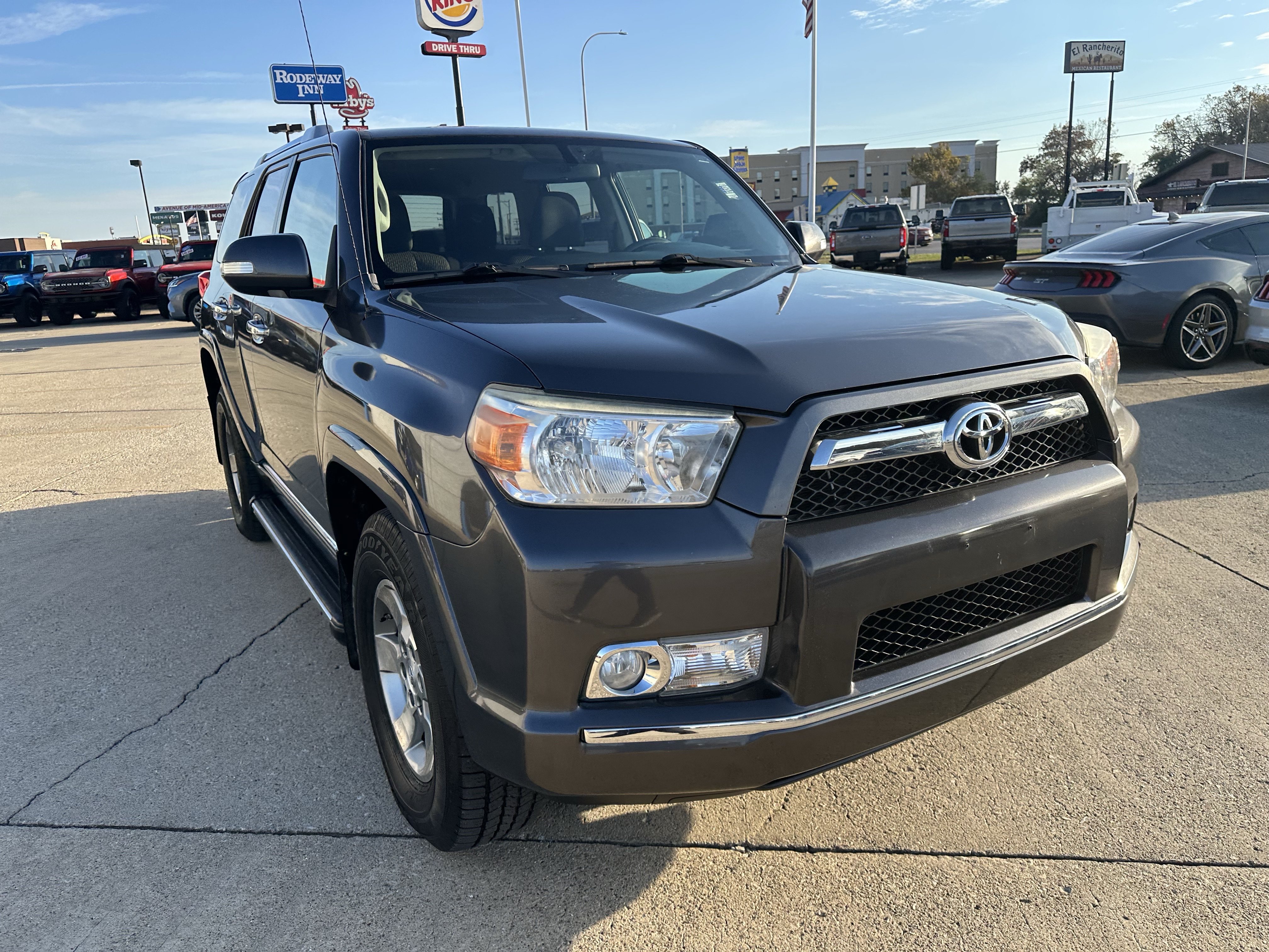 Used 2011 Toyota 4Runner SR5 w/ Convenience Pkg AWD/4WD image 3