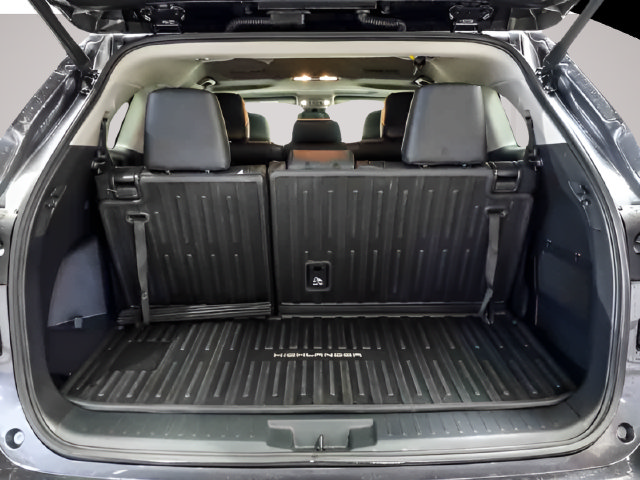 Used 2021 Toyota Highlander XLE AWD/4WD image 24
