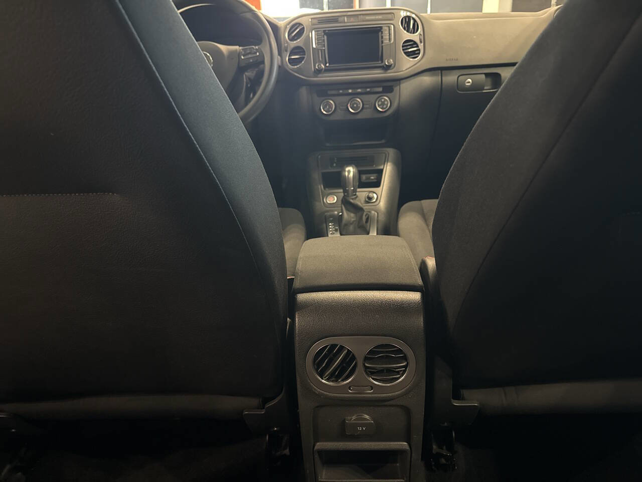 Used 2017 Volkswagen Tiguan Limited w/ Premium Package FWD image 28