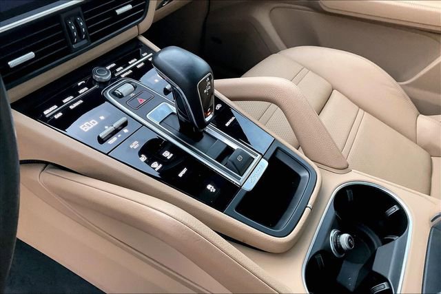 Used 2022 Porsche Cayenne AWD/4WD image 16