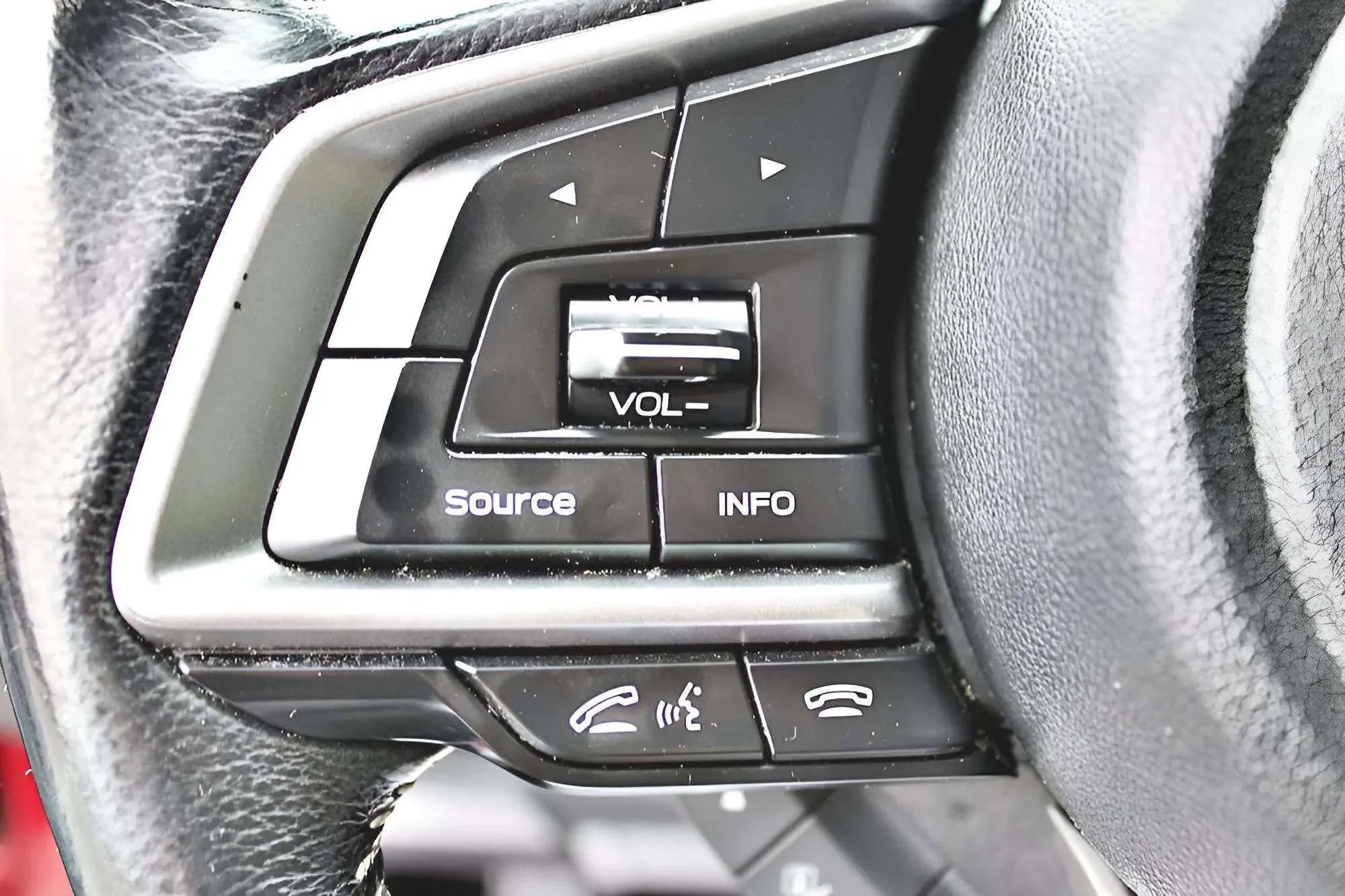 Used 2017 Subaru Impreza 2.0i Limited image 12