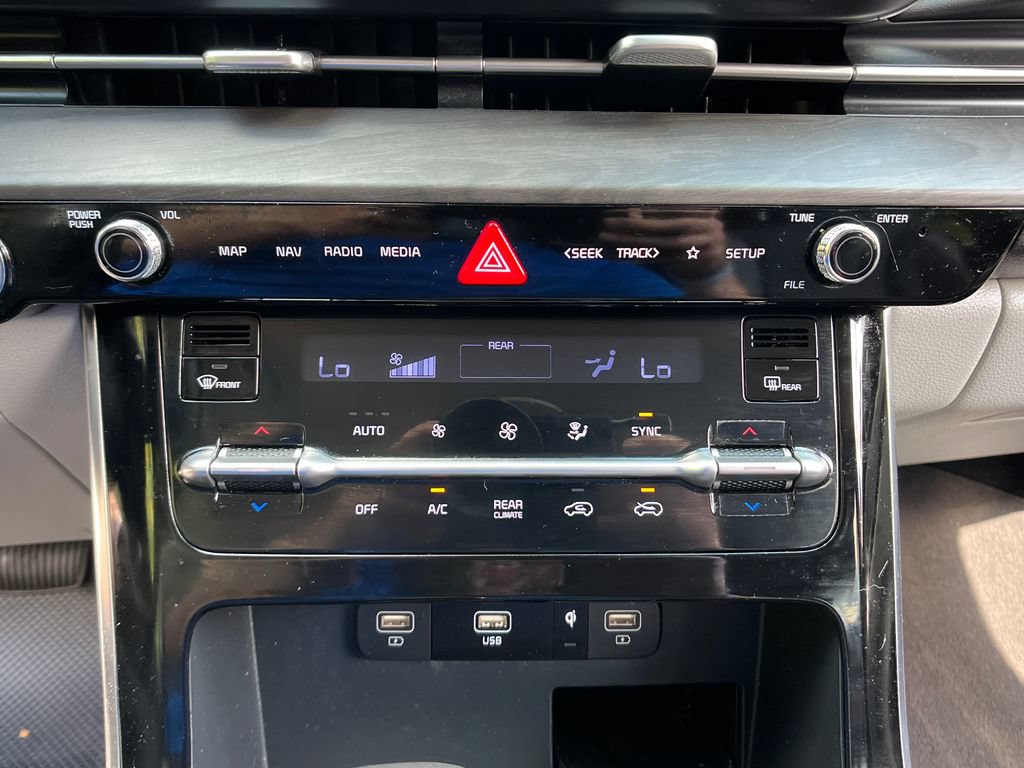 Used 2024 Kia Carnival EX FWD image 18