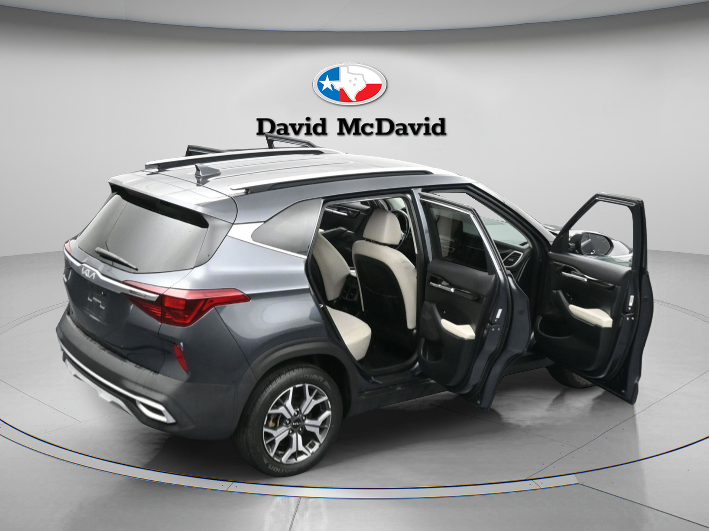 Used 2022 Kia Seltos EX image 18