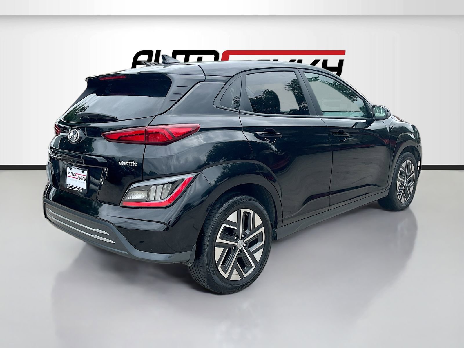 Used 2023 Hyundai Kona Limited w/ Cargo Package FWD image 7