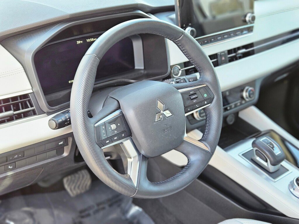 Used 2023 Mitsubishi Outlander SEL image 15