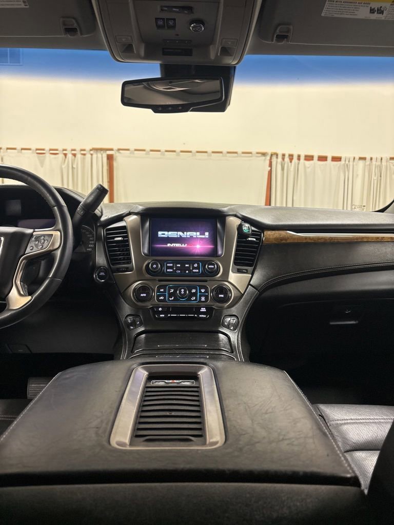 Used 2017 GMC Yukon Denali w/ Open Road Package AWD/4WD image 19