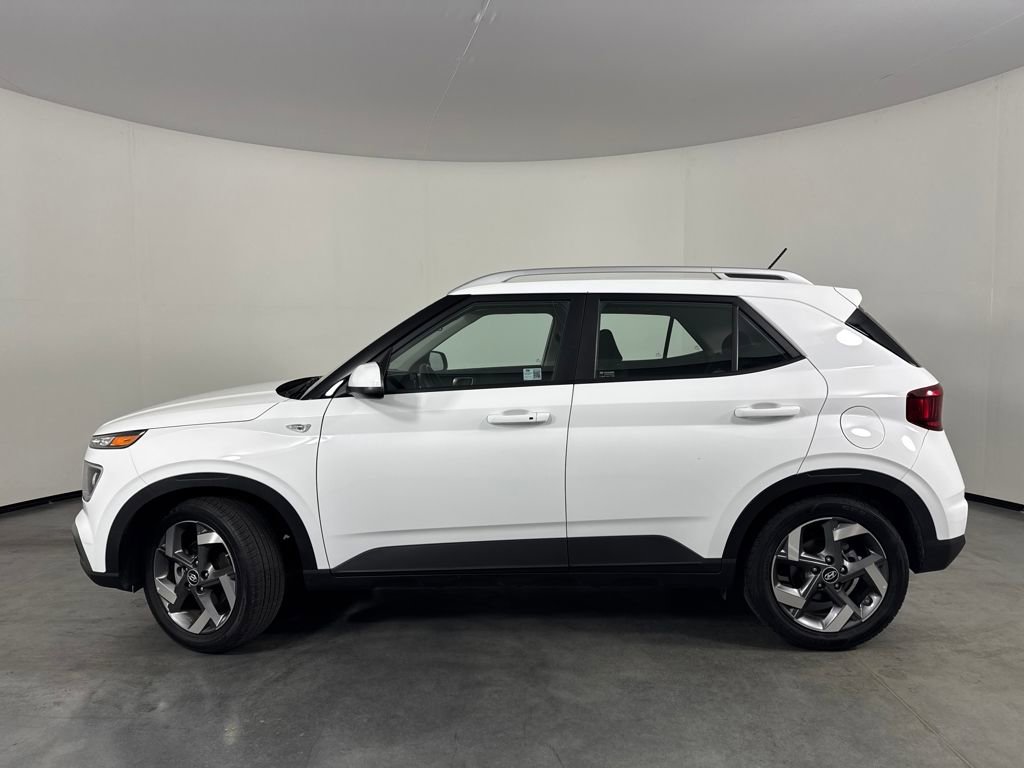 Certified 2025 Hyundai Venue SEL image 2