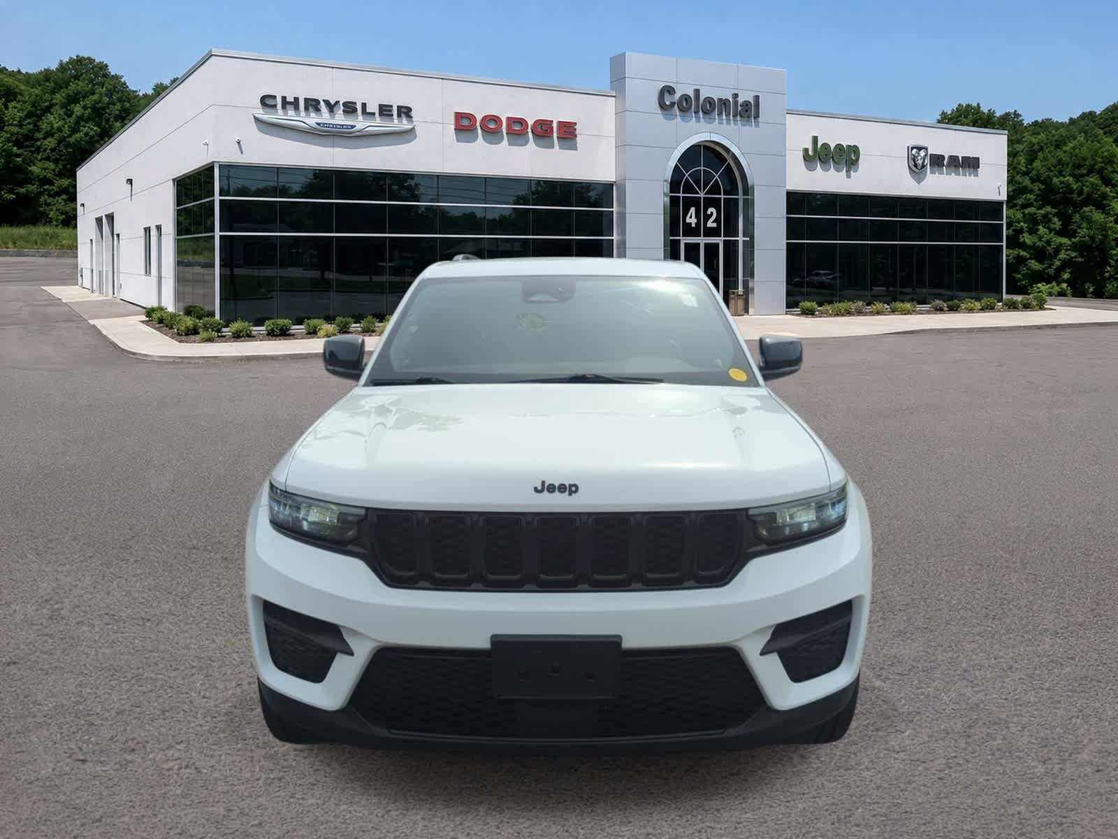 Used 2023 Jeep Grand Cherokee Altitude AWD/4WD image 9