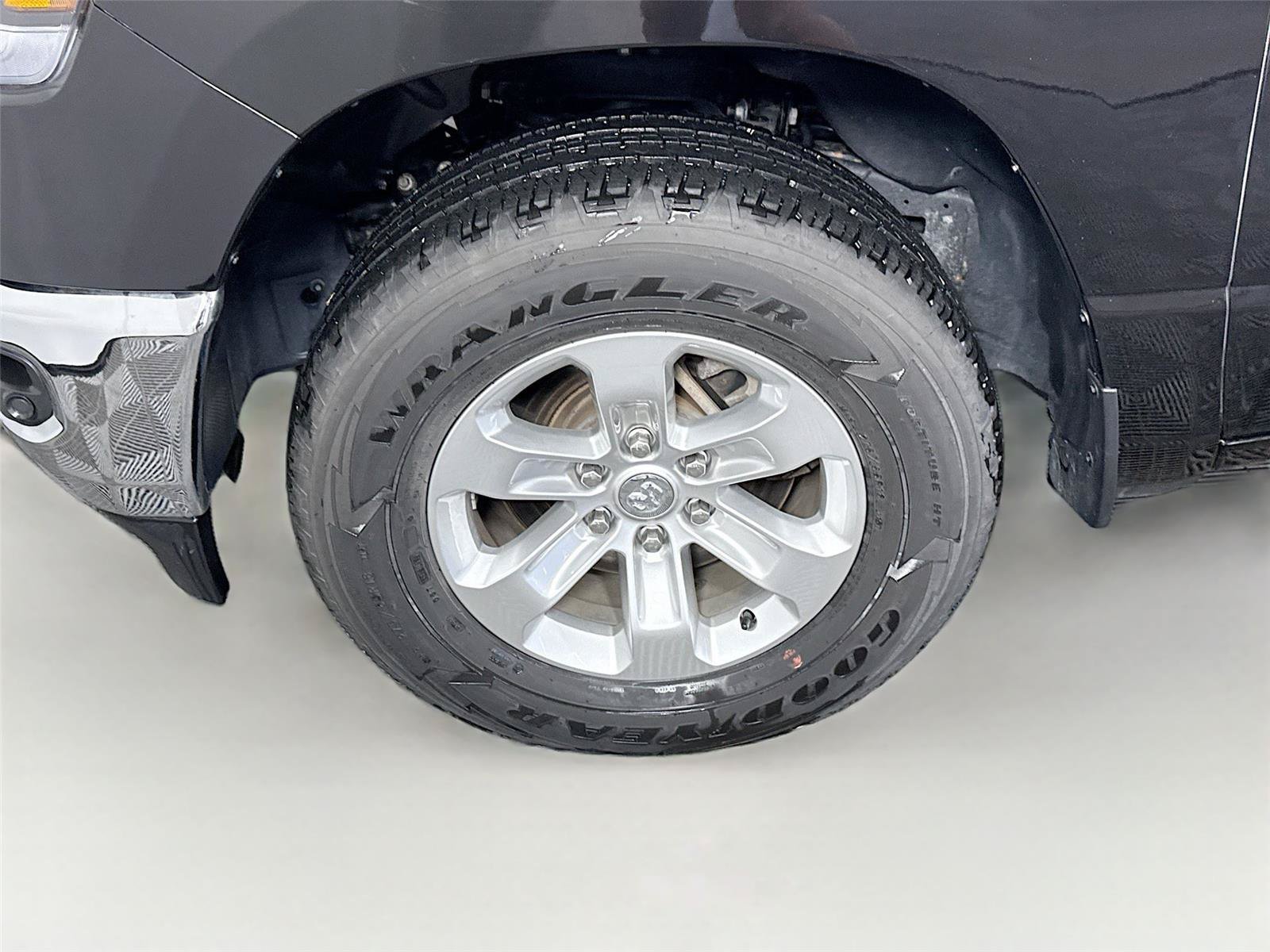 Used 2024 RAM 1500 Laramie AWD/4WD image 24