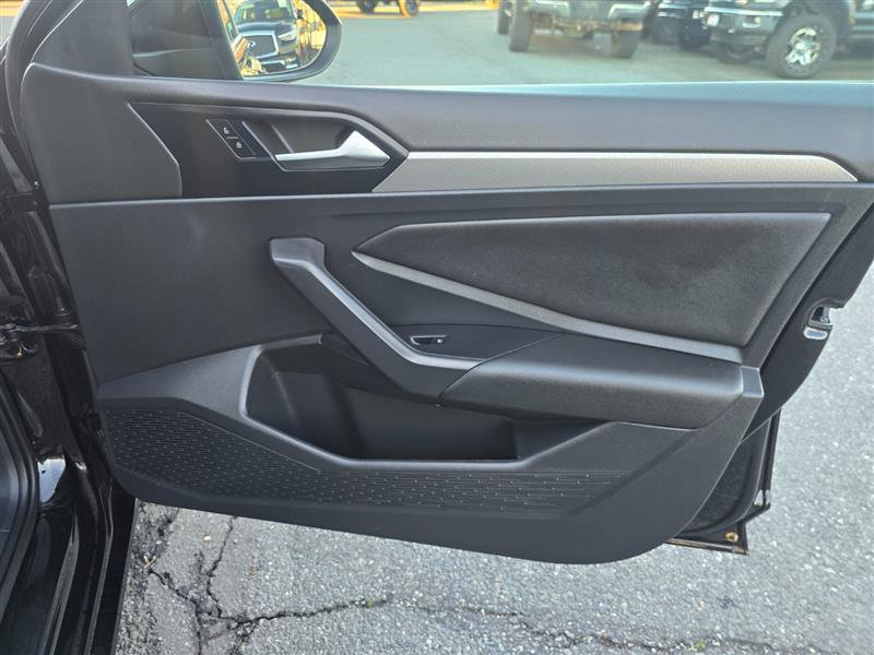 Used 2019 Volkswagen Jetta SE w/ Cold Weather Package FWD image 24