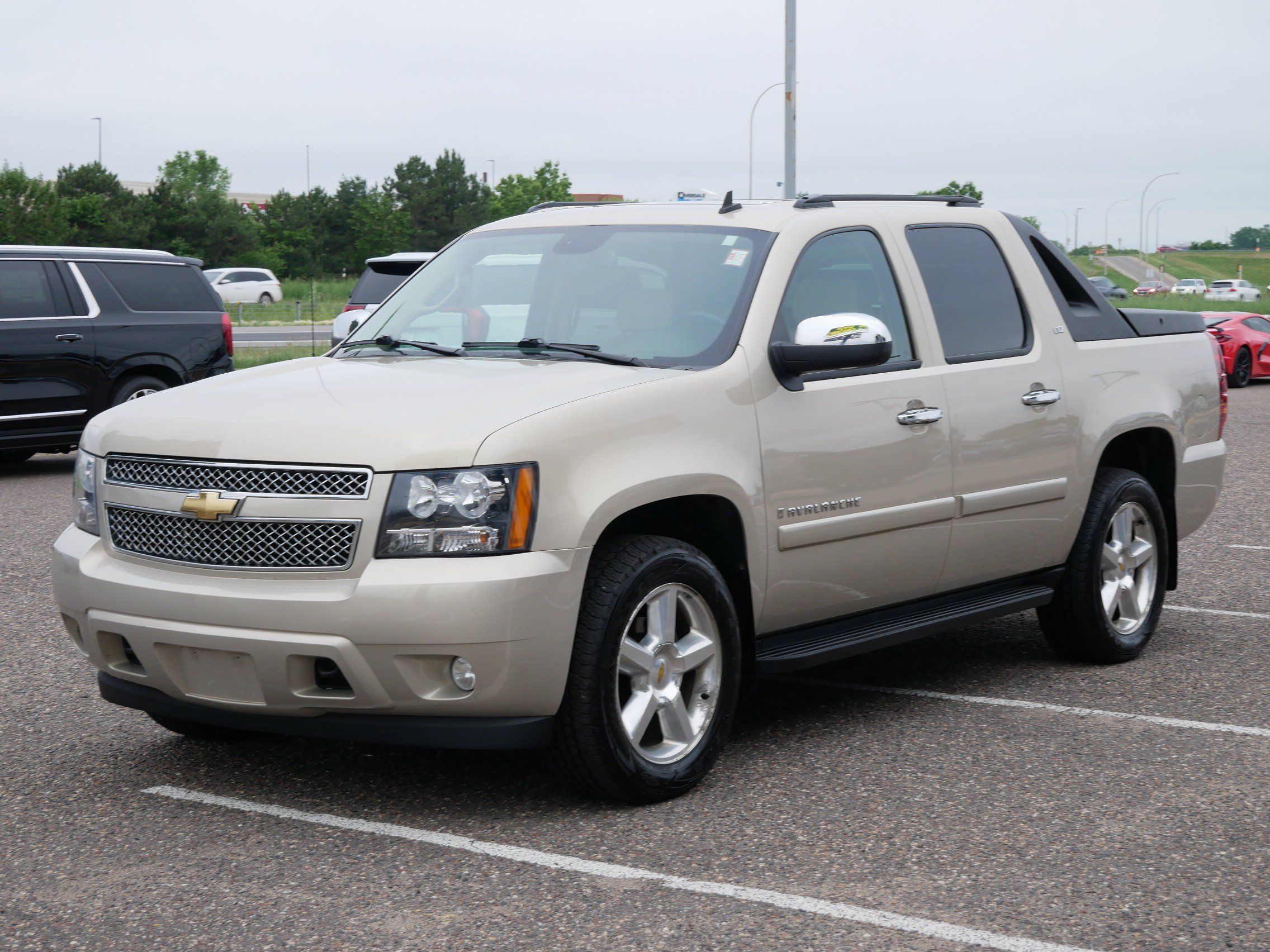 Used 2008 Chevrolet Avalanche LTZ w/ LTZ Preferred Equipment Group AWD/4WD image 5