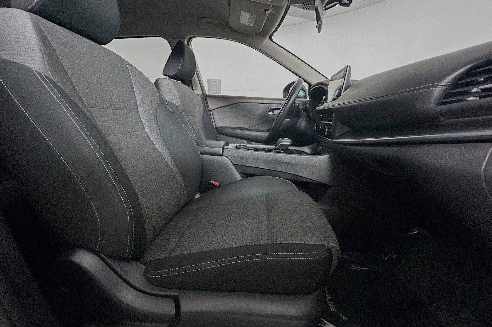 Used 2023 Nissan Rogue SV image 8