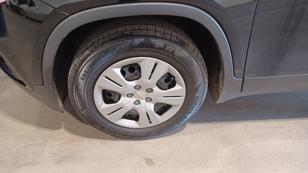 Used 2017 Chevrolet Trax LS image 3