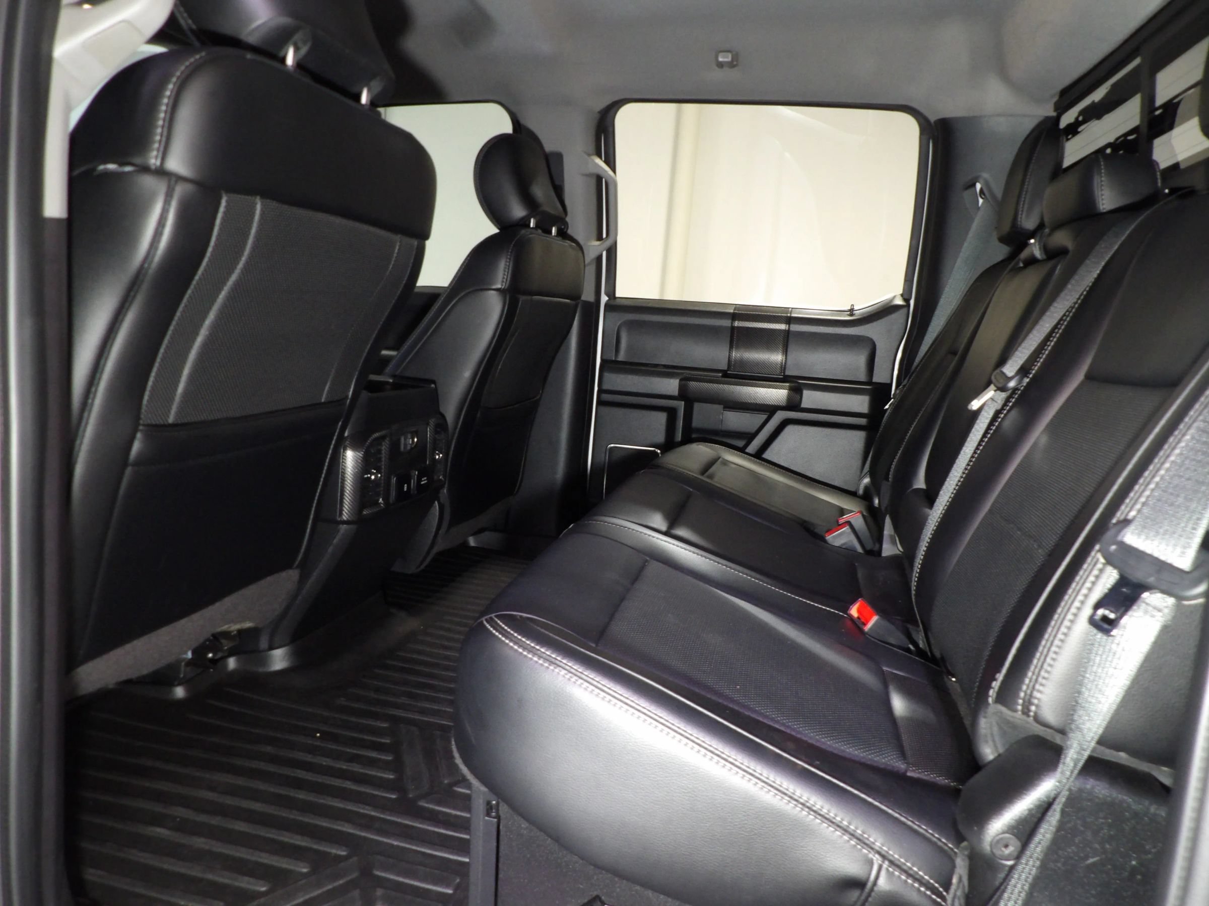 Used 2019 Ford F250 Lariat w/ Lariat Ultimate Package AWD/4WD image 22