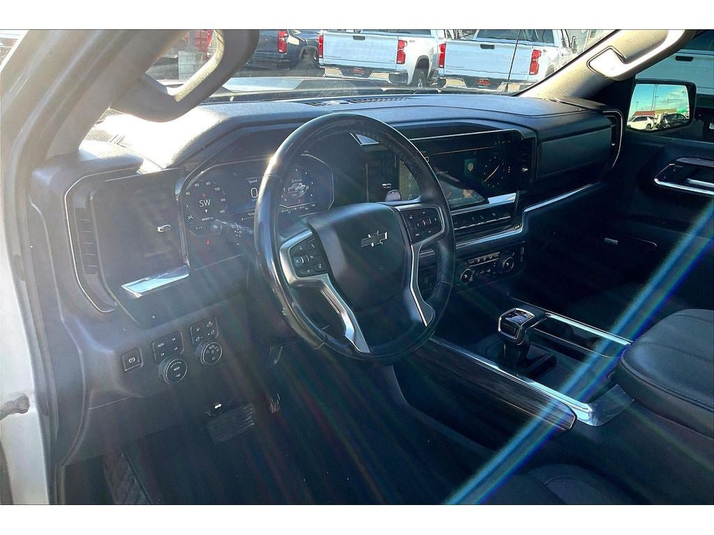 Used 2024 Chevrolet Silverado 1500 LT Trail Boss w/ Convenience Package II AWD/4WD image 16