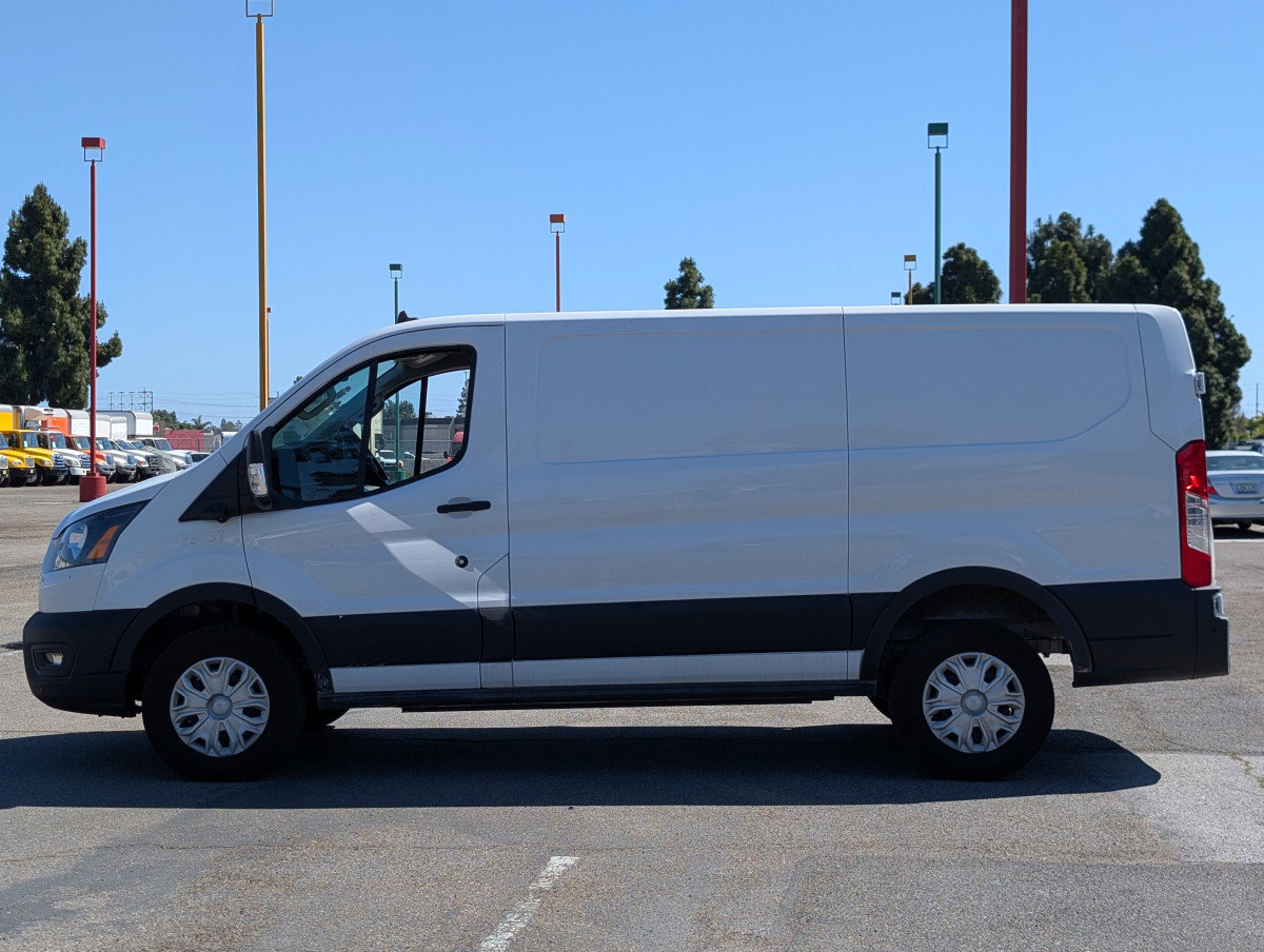 Used 2023 Ford E-Transit Low Roof image 4