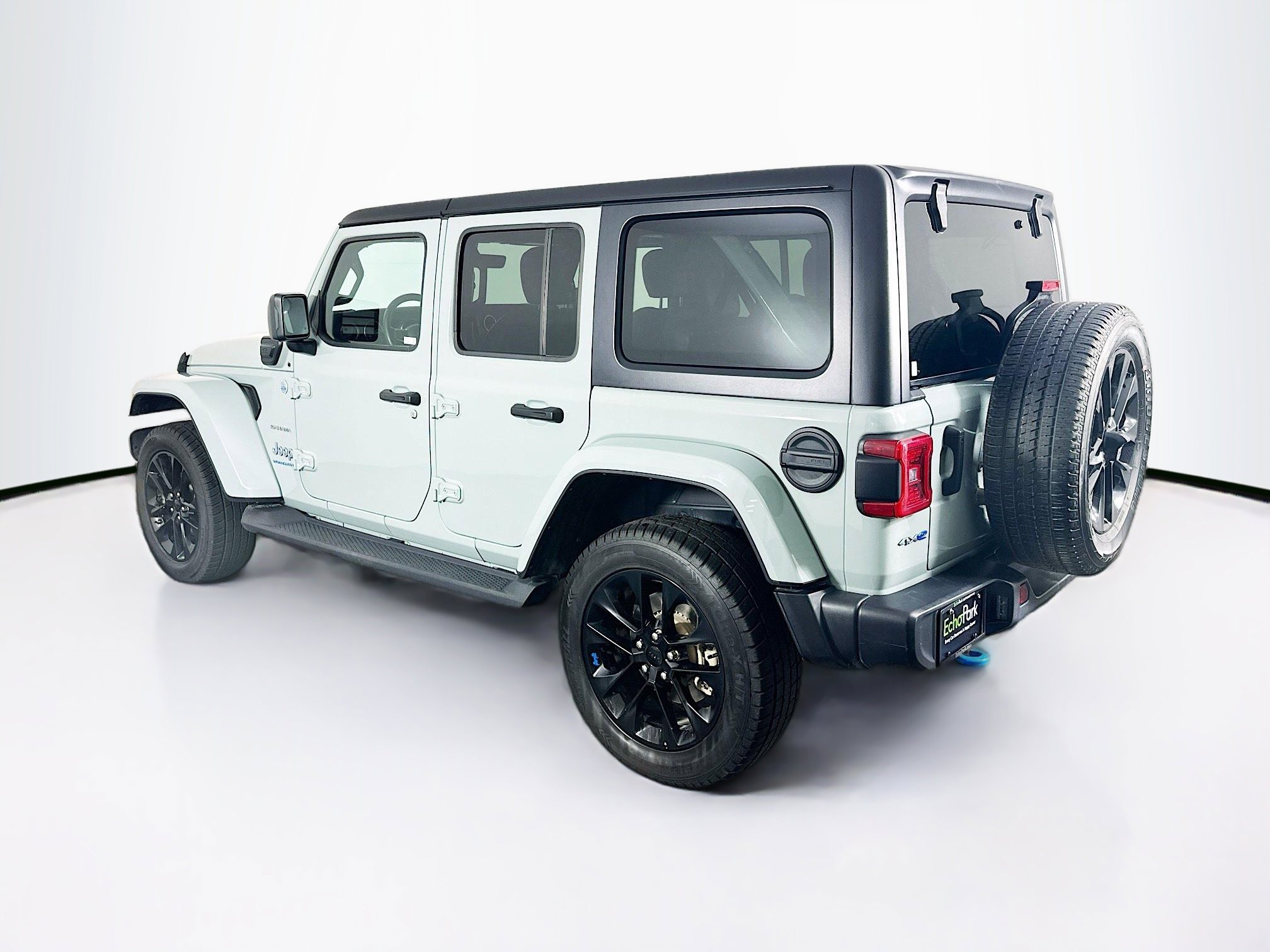 Used 2023 Jeep Wrangler Unlimited Sahara AWD/4WD image 5