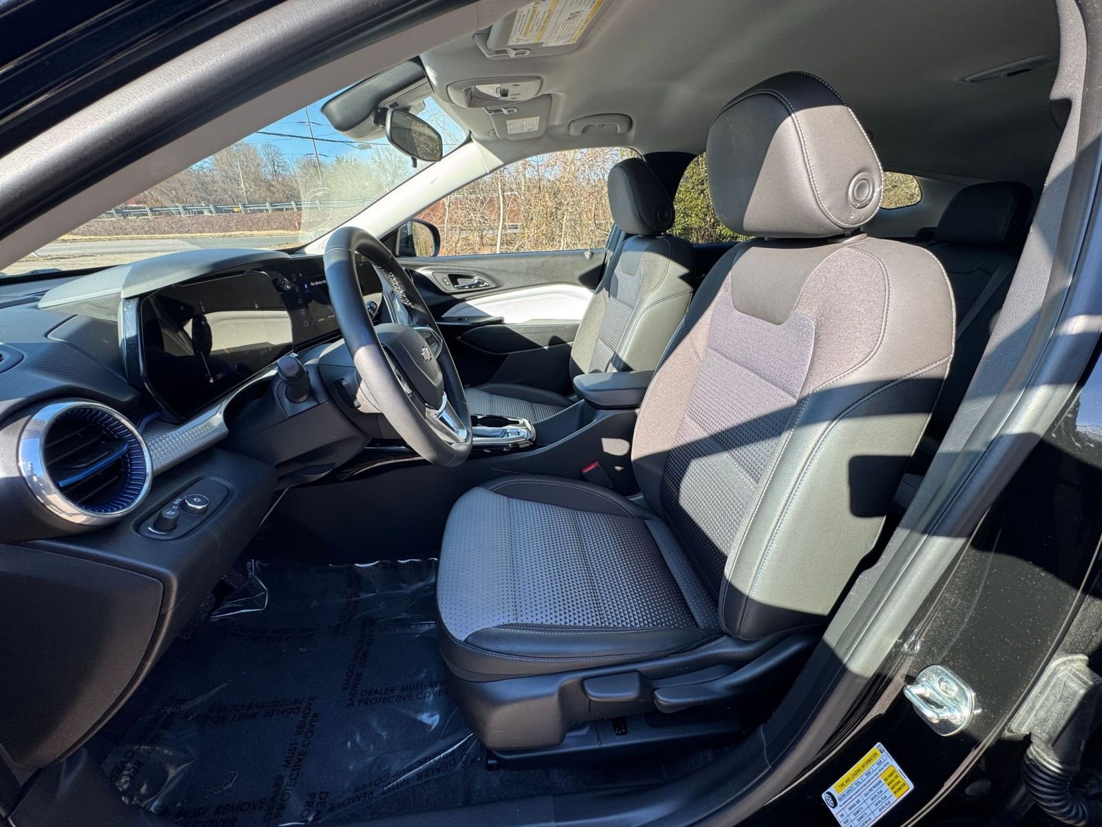 Used 2025 Chevrolet Trax LT w/ LT Convenience Package image 31