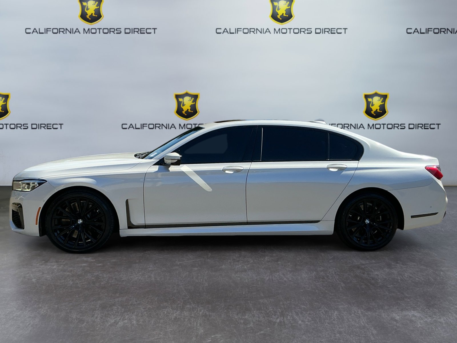 Used 2022 BMW 740i w/ M Sport Package RWD image 8