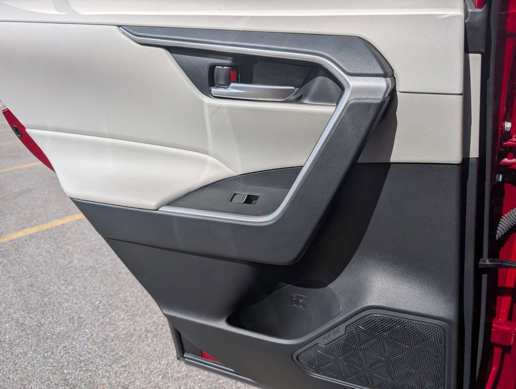 Used 2025 Toyota RAV4 XLE Premium image 29